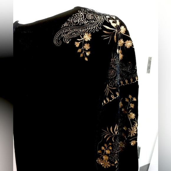 NWT Paparazzi plush tunic with embroidery. - Picture 2 of 4